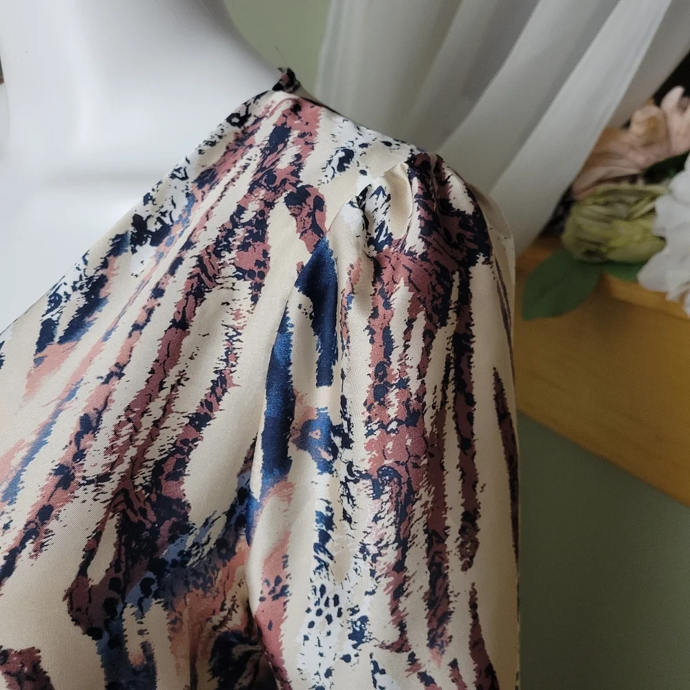 NWT Beautiful Faux Wrap Blouse - Picture 6 of 16